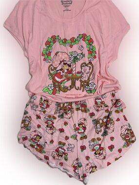 NWT Women’s Strawberry Shortcake 2 Piece Short Sleeve & Shorts Pajama Lounge Set